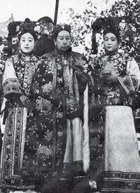 (慈禧传奇的一生)生子逃亡