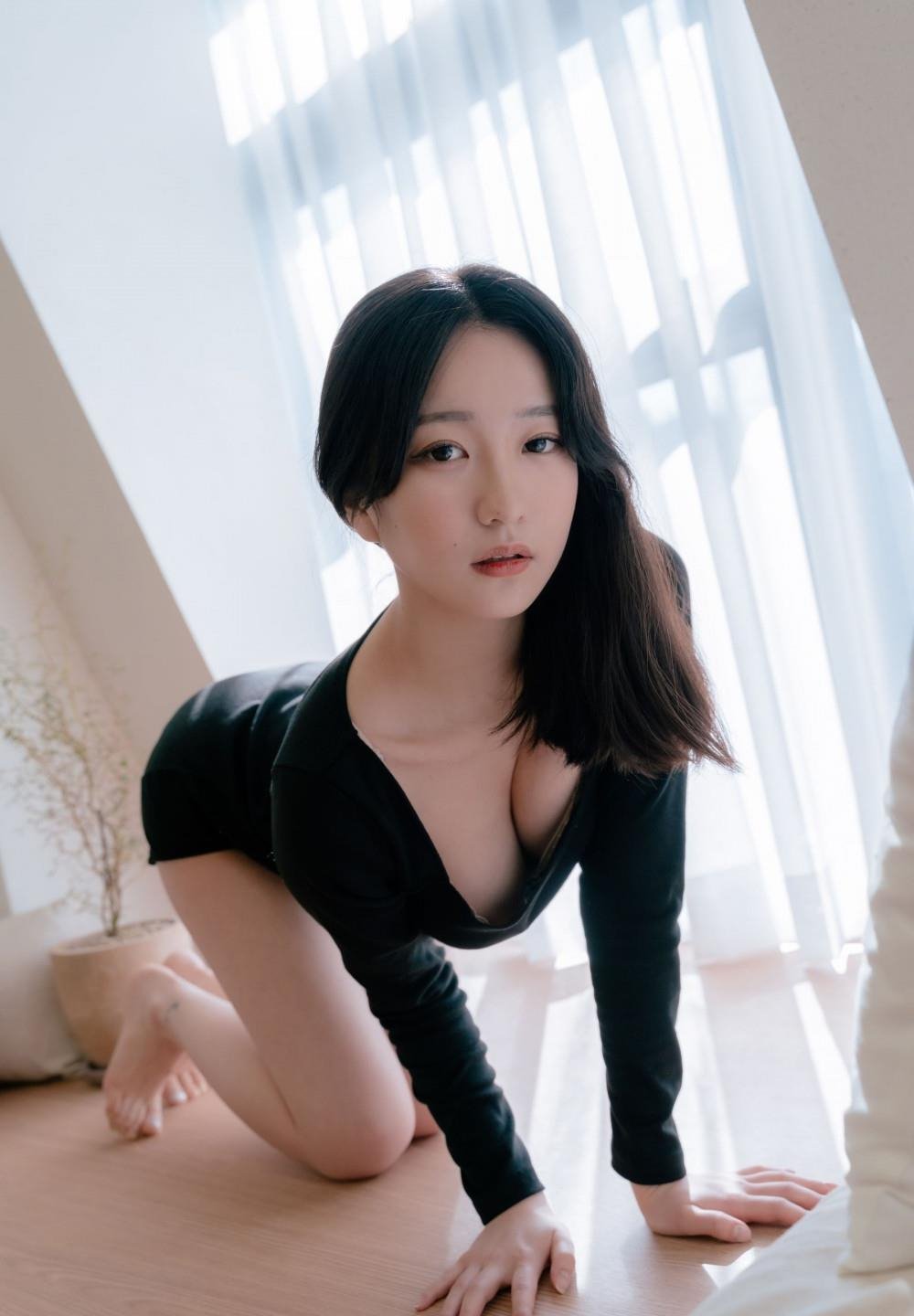 把葡萄一个一个的放体内