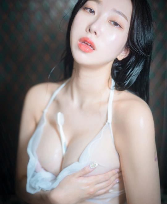 ady9